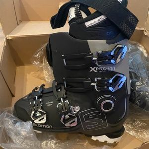 Salmon men’s ski boots